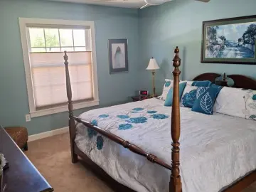 Condominium with xxxx sqft, x Bedrooms, x Bathrooms