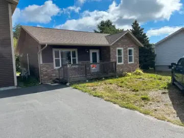 Detached House with xxxx sqft, x Bedrooms, x Bathroom