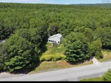 Detached House with x Bedrooms, x Bathrooms