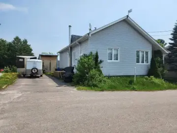 Detached House with x Bedrooms, x Bathroom
