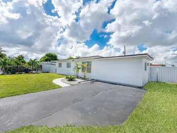 Detached House with x Bedrooms, x Bathrooms