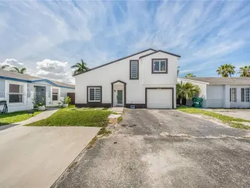 Detached House with x Bedrooms, x Bathrooms