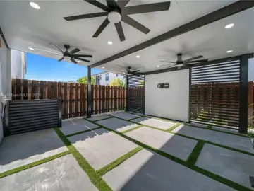 Detached House with x Bedrooms, xx Bathrooms