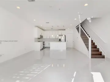 Semi Detached with x Bedrooms, xx Bathrooms