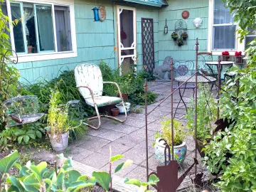 Cottage with xxx sqft, x Bedrooms, x Bathroom