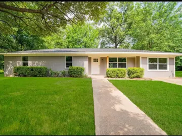 Detached House with xxxx sqft, x Bedrooms, x Bathroom