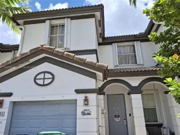 Detached House with x Bedrooms, xx Bathrooms