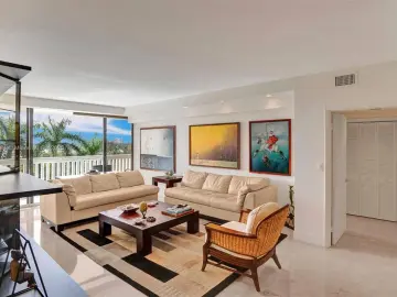 Condominium with x Bedrooms, x Bathrooms