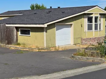 Detached House with x Bedrooms, x Bathroom