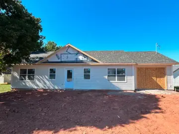Detached House with xxxx sqft, x Bedrooms, x Bathroom