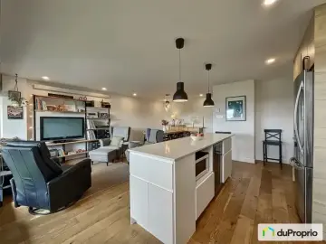 Condominium with x Bedrooms, x Bathroom