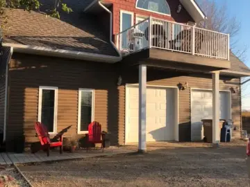Detached House with x Bedroom, x Bathrooms