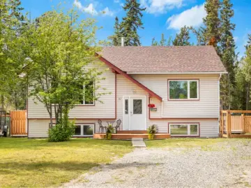 Detached House with xxxx sqft, x Bedrooms, x Bathroom