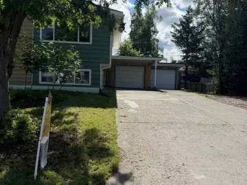 Detached House with x Bedrooms, x Bathrooms