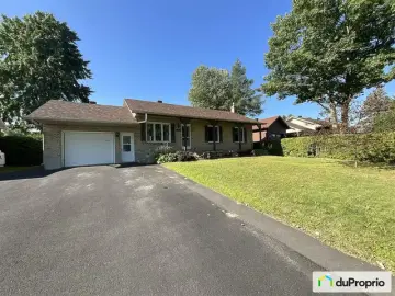 Detached House with x Bedrooms, x Bathrooms