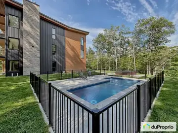 Condominium with x Bedrooms, x Bathrooms
