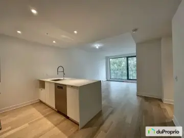 Condominium with x Bedrooms, x Bathrooms