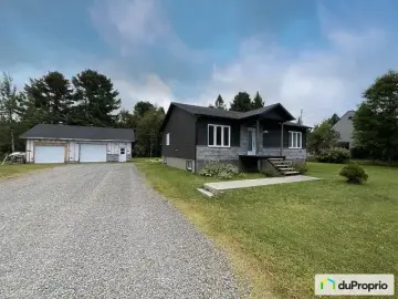 Detached House with x Bedrooms, x Bathrooms