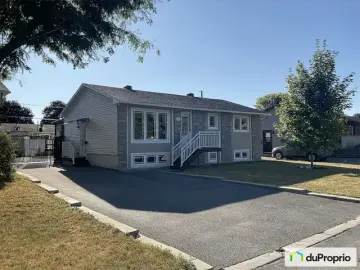 Detached House with x Bedrooms, x Bathrooms