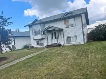 Detached House with x Bedrooms, x Bathrooms