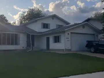 Detached House with xxxx sqft, x Bedrooms, x Bathroom