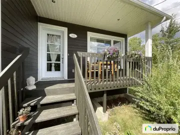 Semi Detached with x Bedrooms, x Bathrooms