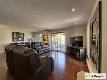 Condominium with x Bedrooms, x Bathroom