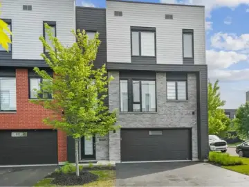 Detached House with x Bedrooms, x Bathrooms