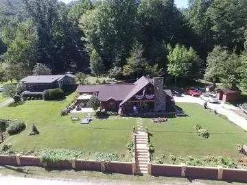 Detached House with xxxx sqft, x Bedrooms, x Bathroom