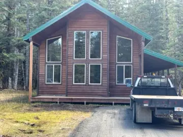 Detached House with xxxx sqft, x Bedrooms, x Bathroom