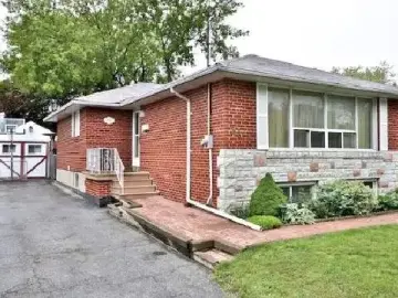Detached House with x Bedrooms, x Bathrooms