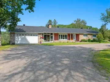 Detached House with xxxx sqft, x Bedrooms, x Bathroom