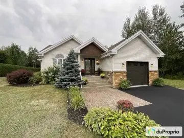 Detached House with x Bedrooms, x Bathrooms