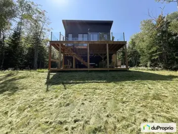 Detached House with x Bedrooms, x Bathrooms