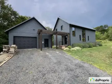 Detached House with x Bedrooms, x Bathrooms