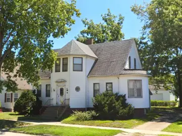 Detached House with xxxx sqft, x Bedrooms, x Bathroom