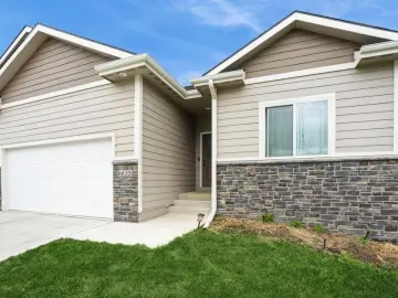 Detached House with xxxx sqft, x Bedrooms, xx Bathroo
