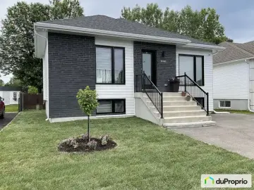 Detached House with x Bedrooms, x Bathrooms