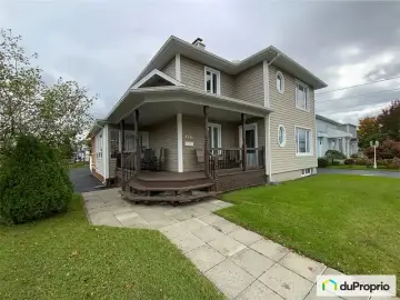 Semi Detached with x Bedrooms, x Bathrooms