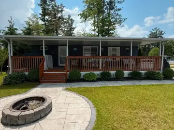 Cottage with xxx sqft, x Bedrooms, x Bathroom