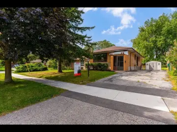 Detached House with xxxx sqft, x Bedrooms, x Bathroom