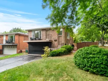 Detached House with x Bedrooms, x Bathrooms