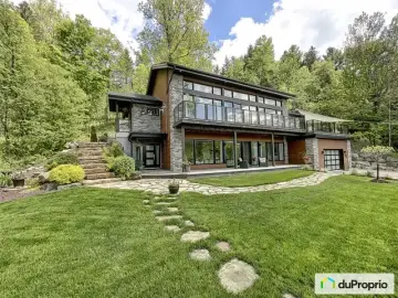 Detached House with x Bedrooms, x Bathrooms