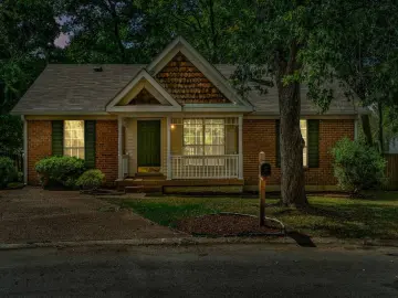 Detached House with xxxx sqft, x Bedrooms, x Bathroom