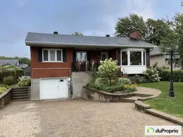 Detached House with x Bedrooms, x Bathrooms