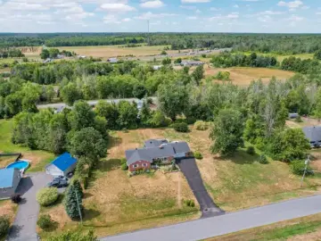 Detached House with x Bedrooms, x Bathrooms