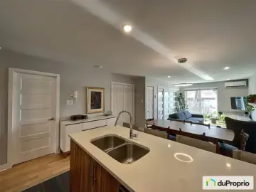 Condominium with x Bedrooms, x Bathroom