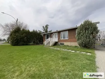 Detached House with x Bedrooms, x Bathrooms