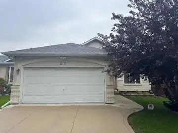 Detached House with xxxx sqft, x Bedrooms, x Bathroom