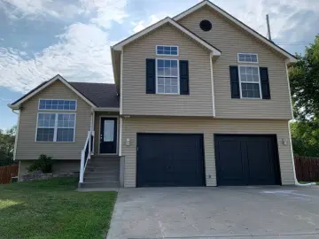 Detached House with xxxx sqft, x Bedrooms, xx Bathroo